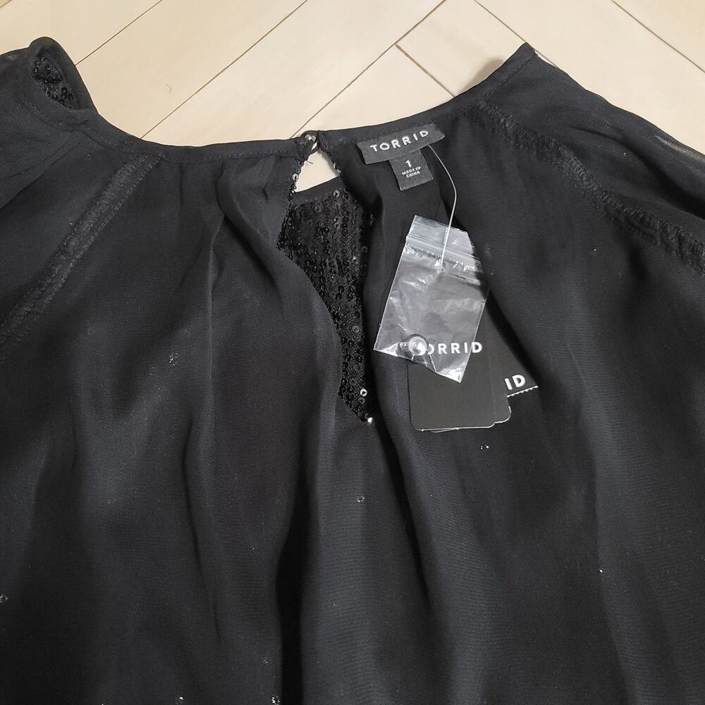Torrid Black Sequin Bubble Hem Blouse Size 1 - Picture 9 of 11